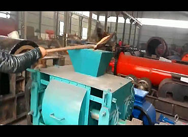 四輥破碎機_黃色石英砂破碎視頻