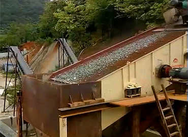 砂石生產線設備_山石破碎制砂生產線現場